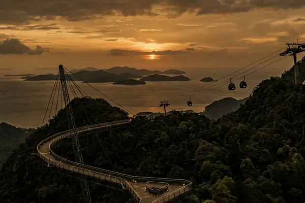 B2B massage in Langkawi, Kedah — a candlelit spa setting